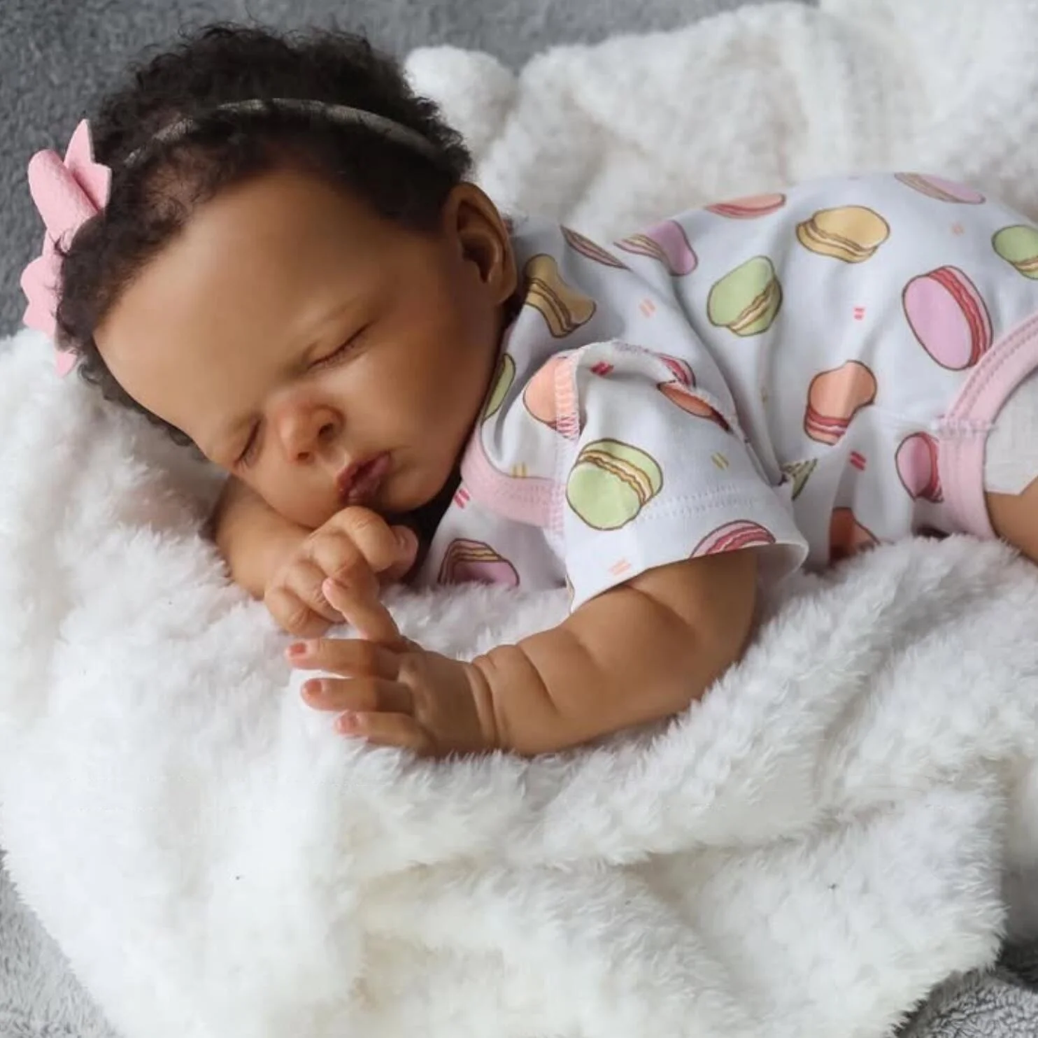 

48 СМ Asleep Reborn Черно-коричневая кожа Детская кукла Игрушка для девочки Реалистичные виниловые конечности Тканевый корпус 19-дюймовая кукла Подарок на день рождения ручной работы
