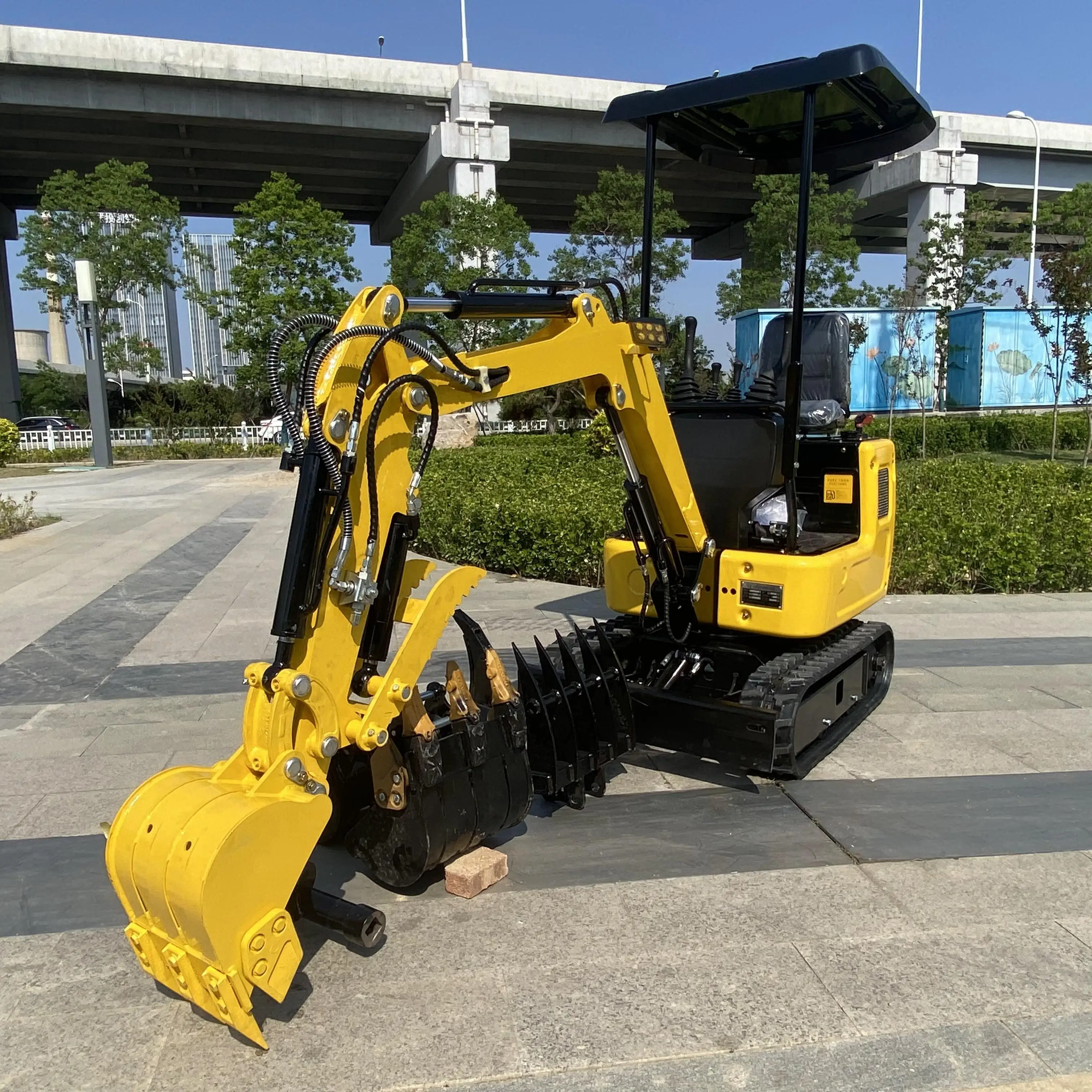 1.5 Ton Mini Crawler  1 Year Warranty High Performance Farm Construction Digging Machinery