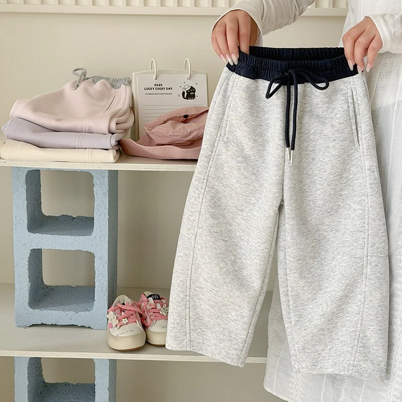 

2026 Girls‘ Patchwork Sporty Pants for Spring, Curved Blade Sweatpants for Toddlers, Breathable Casual Bottoms New Arrival