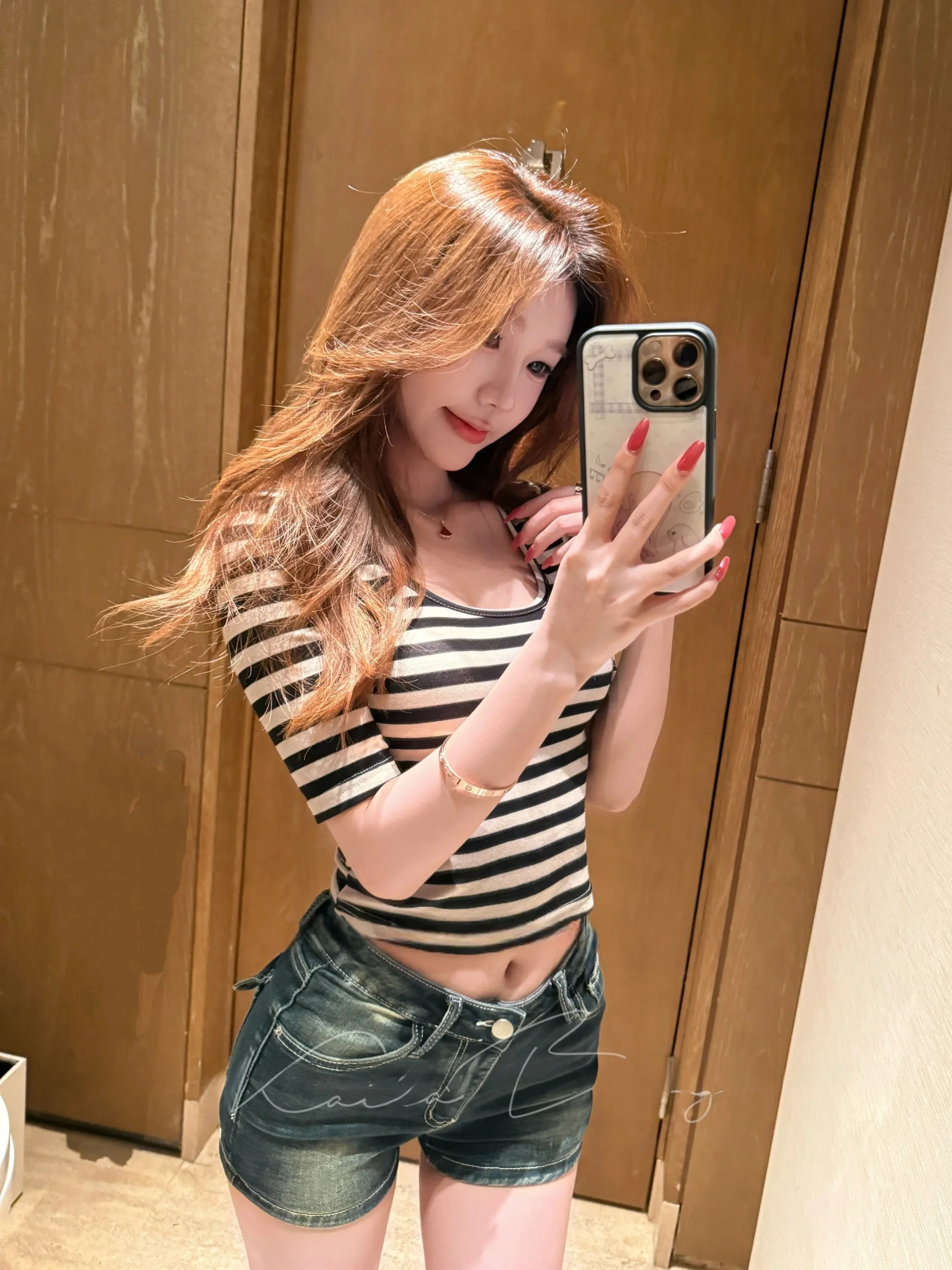 

Elegant Striped U-Neck Short Sleeve T-Shirt Women's Slim Fit Summer Fashion Set with Low Waist Short Jeans Two-Piece Suit