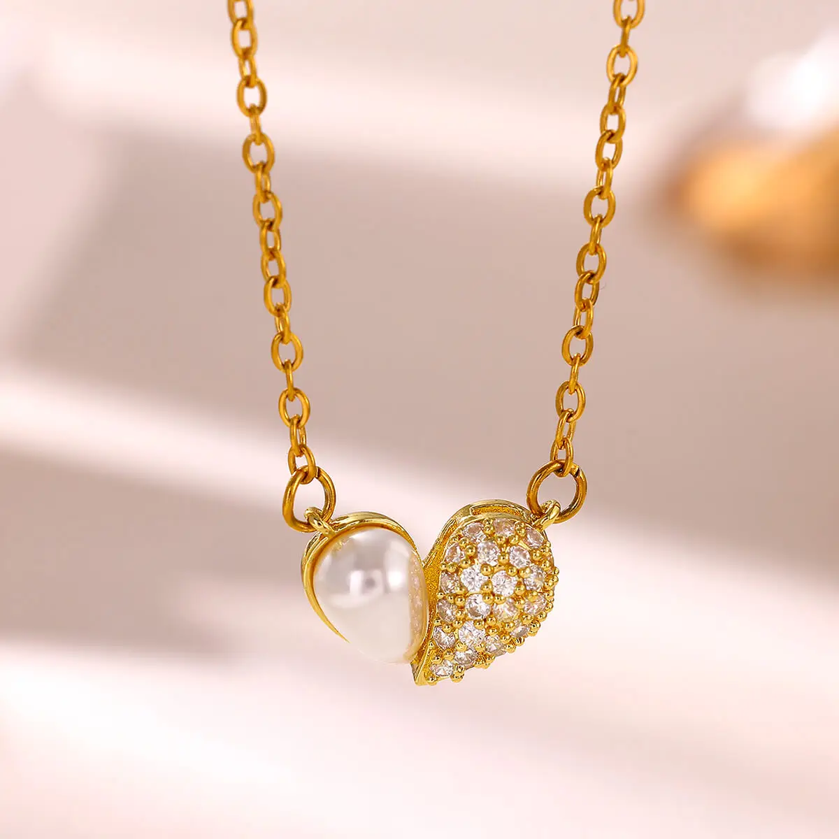 Elegant Heart Women's Pendant Necklaces 18K Gold-Plated Zircon Imitation Pearl Jewelry Necklace Gift