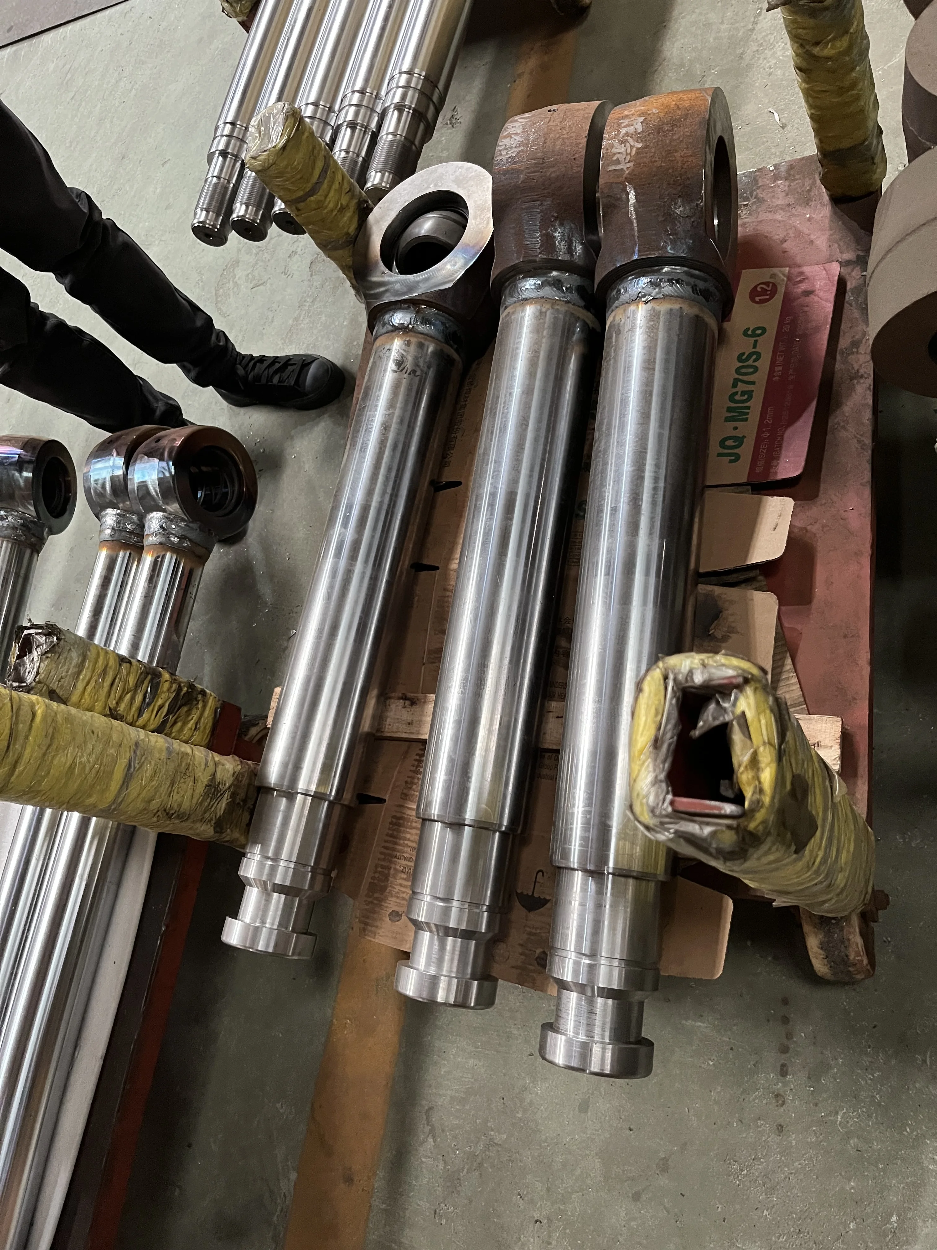 D10T Tilt Cylinder for Land Leveling