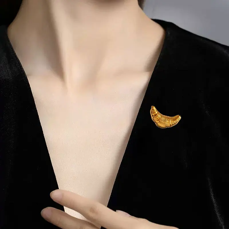 Trend Croissant Brooches for Men Women Couple Metal Pins Gold Plated Silver Color Korean Fashion Vintage Luxury Jewelry Gifts