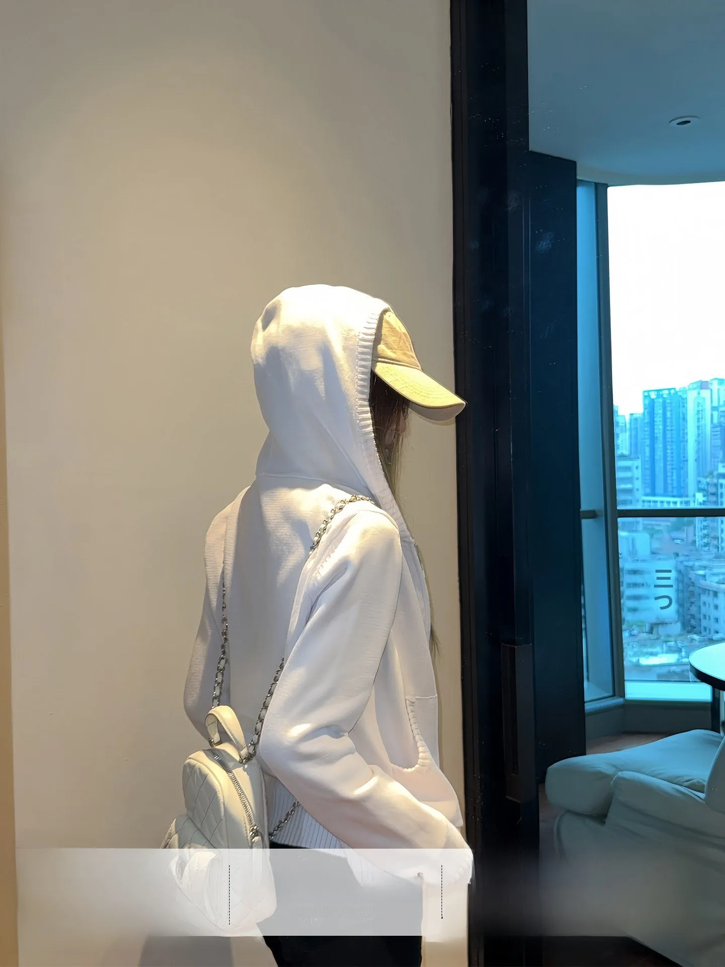 

Белый вязаный кардиган с капюшоном для женщин: весенний, модный, стройнящий, универсальный свитер-жакет в корейском стиле, свободного кроя, повседневный