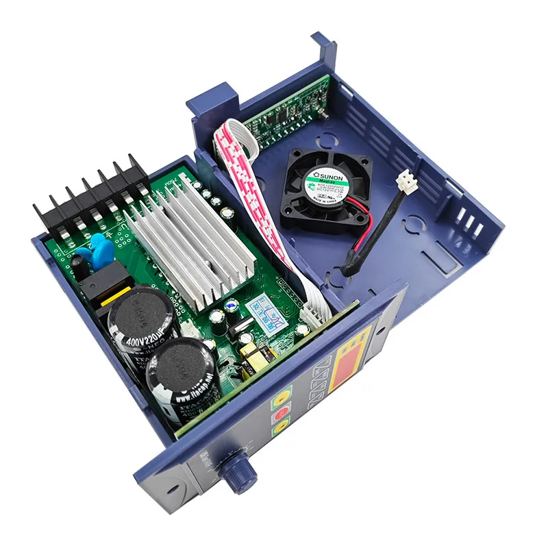 محول تردد صغير وبسيط 0.75 كيلو وات مدخل 220 فولت إلى ثلاث مراحل يدعم بروتوكول RS485 Modbus