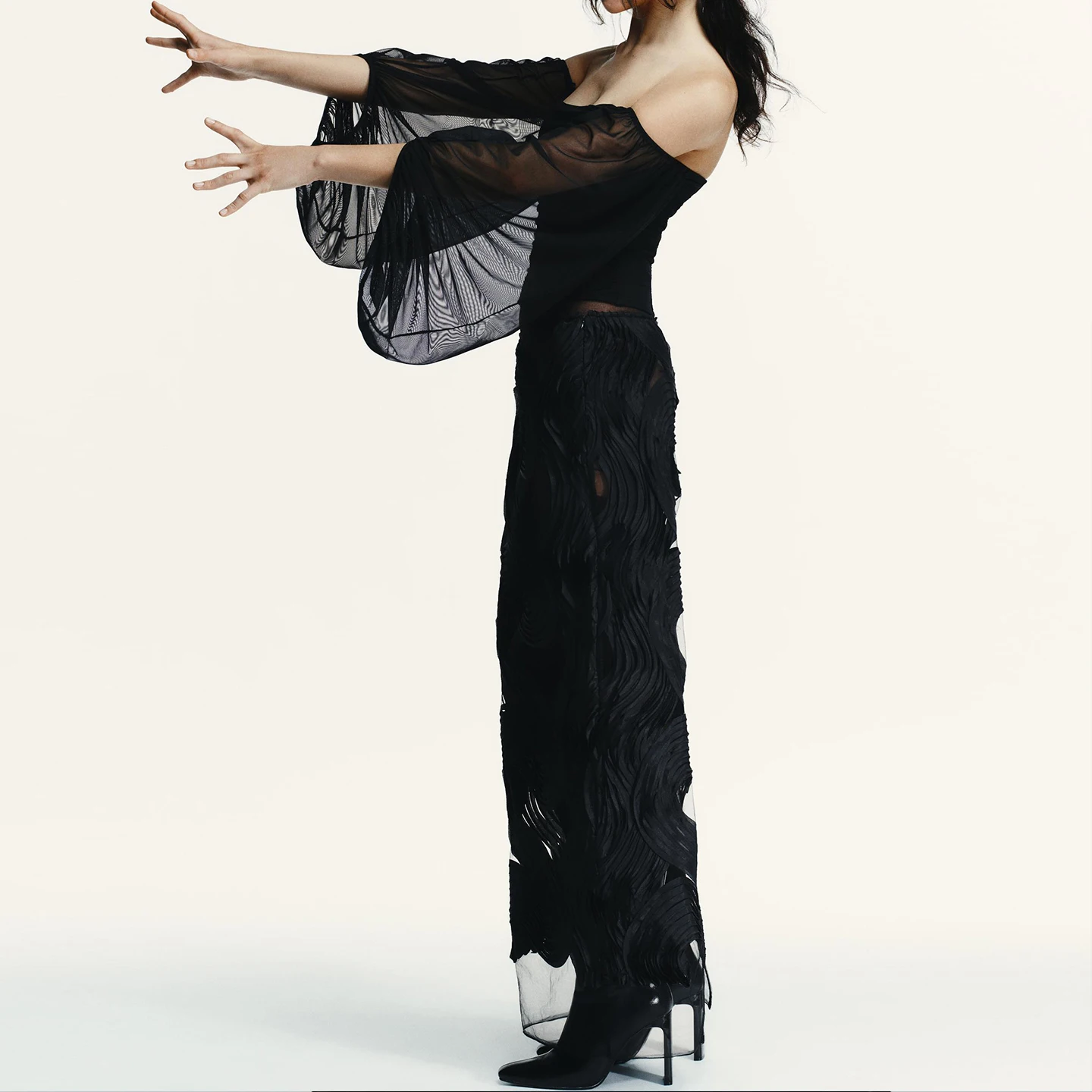 قميص نسائي أنيق من Z موديل 2025، تصميم مستقيم بأكمام طويلة وياقة مدببة، قطعة علوية متعددة الاستخدامات للارتداء اليومي بأ...