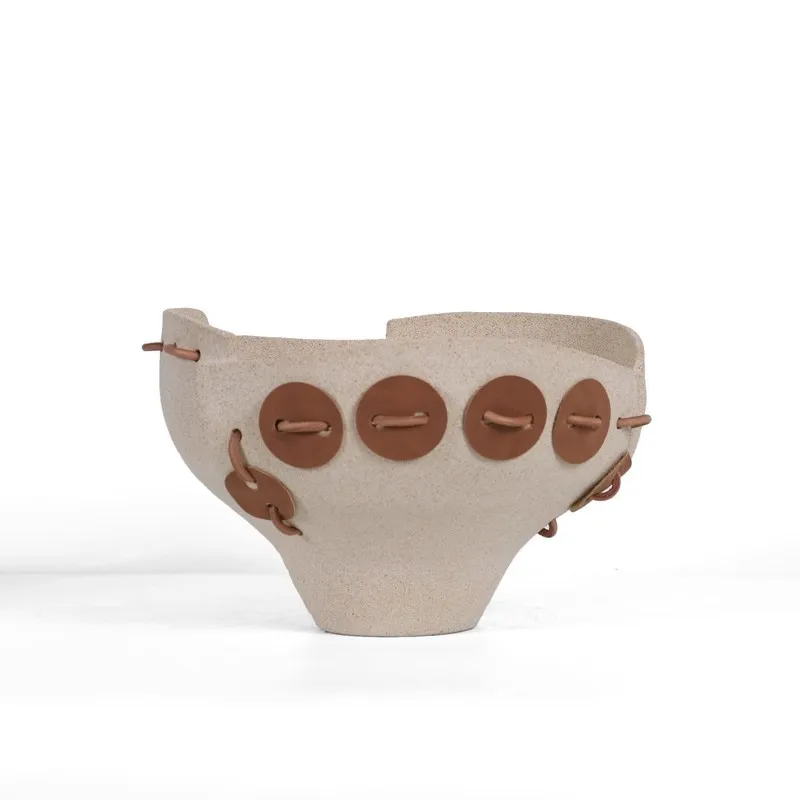 

Modern simple old money style ceramic fruit plate minimalist geometric ornament custom model room sales office living room study