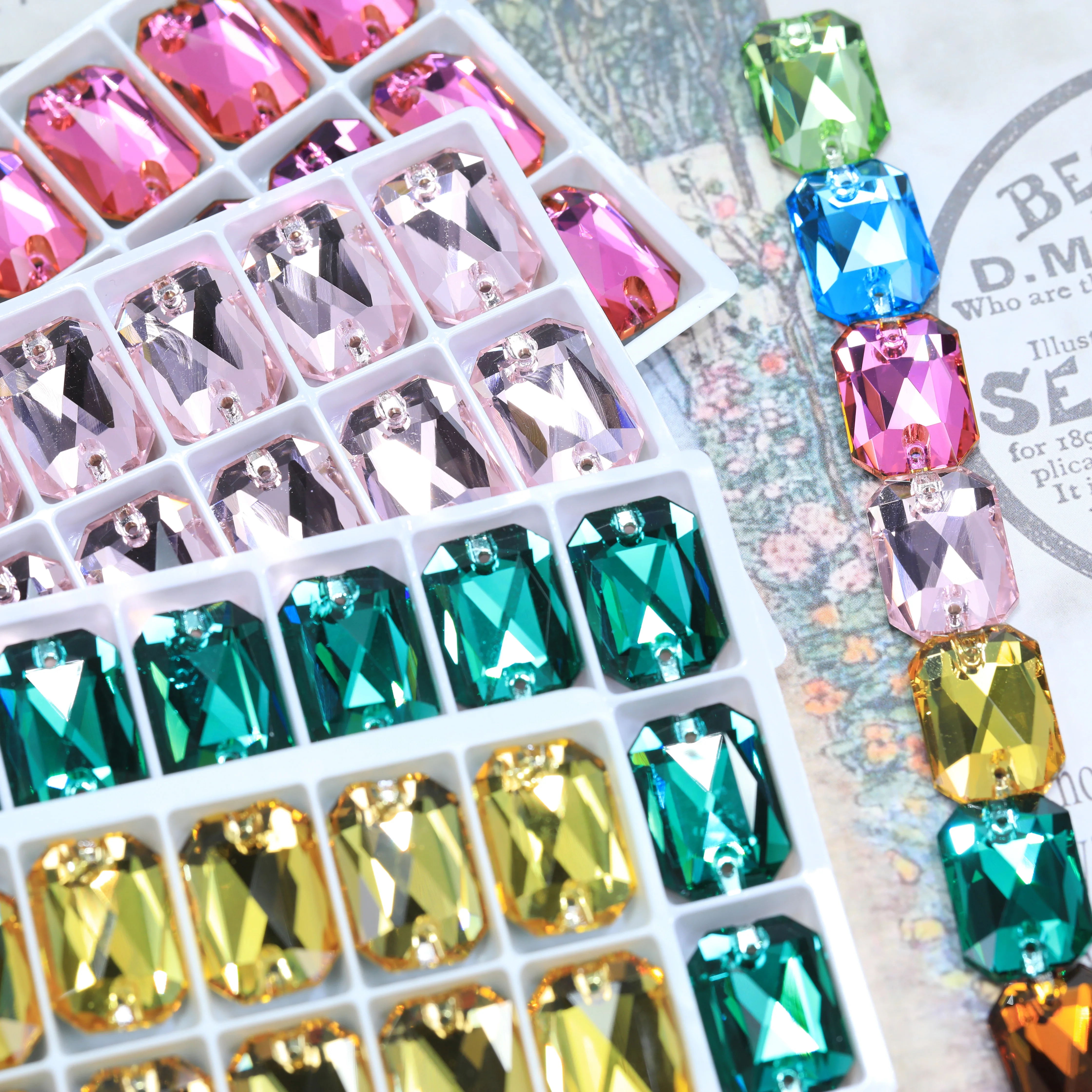 Hochwertige Glas-Kristall-Strasssteine mit flacher Rückseite, rechteckig, achteckig, zum Aufnähen, weiß plattiert, bunt, für Kleidung, Taschen, Schuhe, DIY-Kunst. – Detail 6