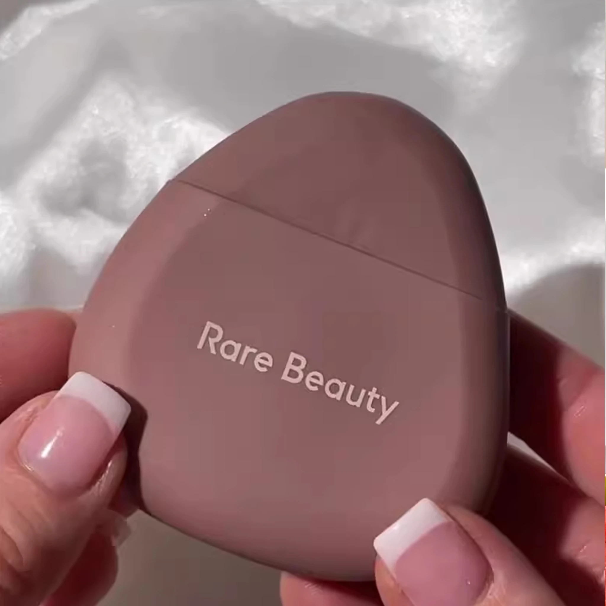 بودرة الوجه التي تعمل باللمس، مكياج عالي اللمعان، مرآة كونتور، ميزات الوجه، بودرة صبغات قابلة للبناء، كريم مرطب لليدين