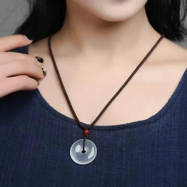 قلادة بإبزيم أمان أبيض، قلادة الممثلة، العقيق المنسوج يدويًا 3 سم.