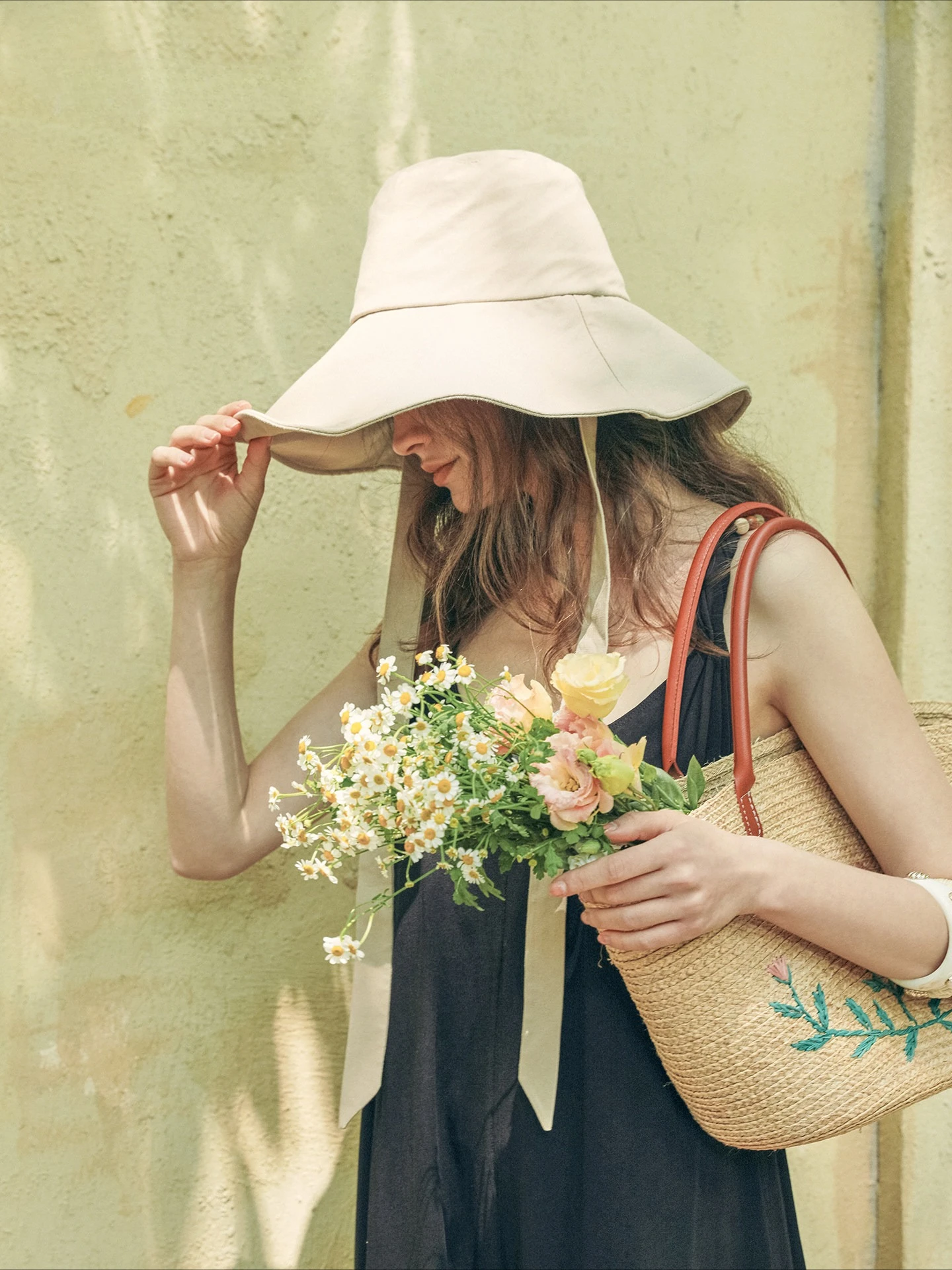 USPOP Women's Linen Blend Wide Brim Bucket Hat with Chin Strap Foldable Beach Sun Hat Memory Wire Brim Vacation Resort Hat