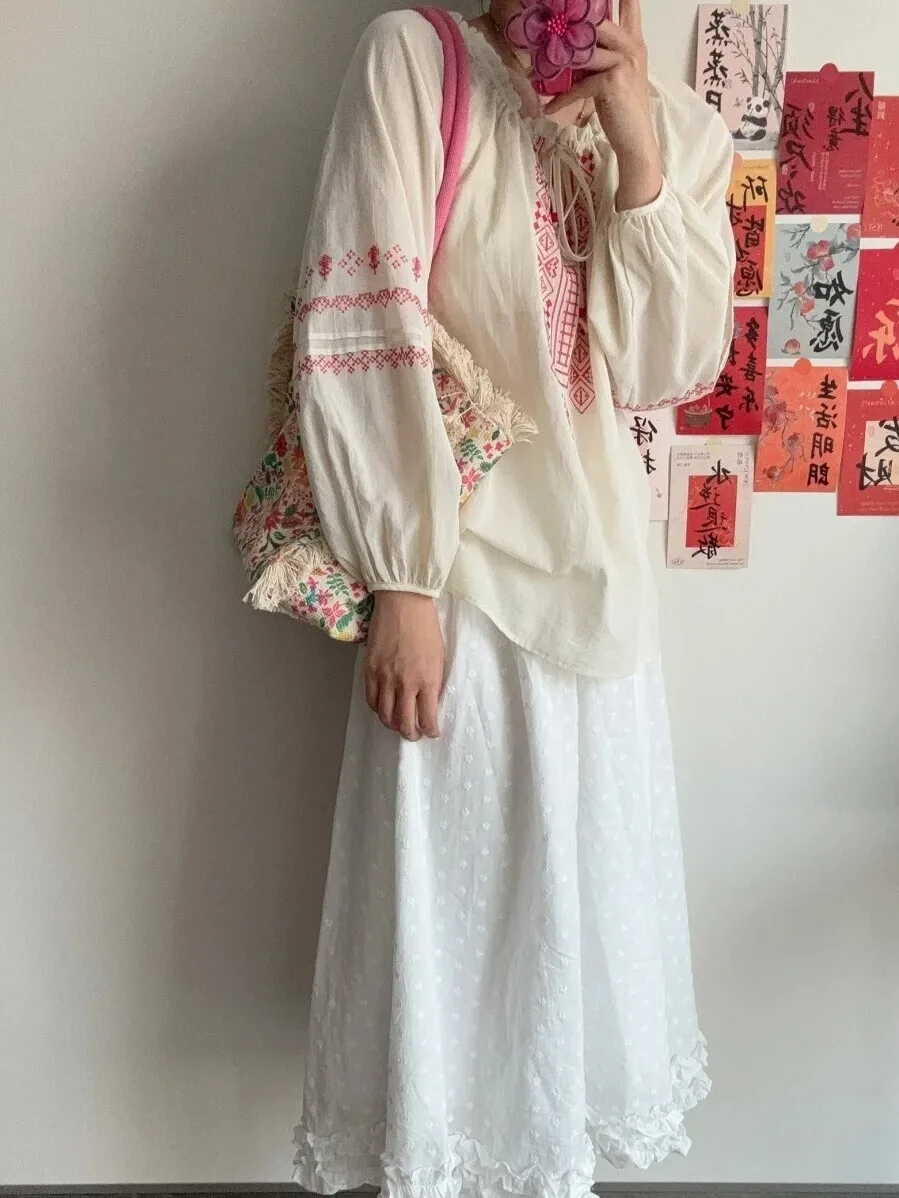 

Новая женская летняя блузка в стиле ретро с этнической вышивкой, свободного кроя, универсальная, с длинными рукавами-фонариками и V-образным вырезом