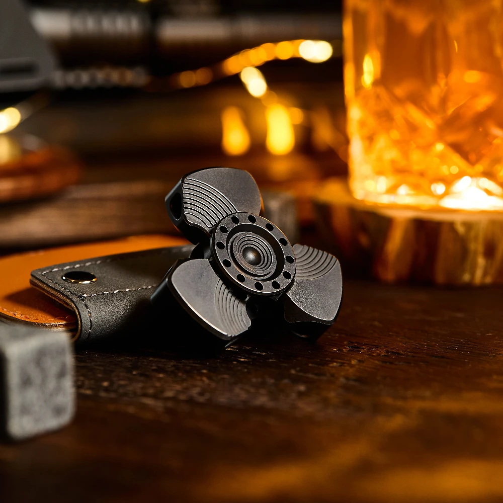 FUSHIEDC Storm Three-Leaf Stainless Steel Engraved Fidget Spinner Decompression Toy