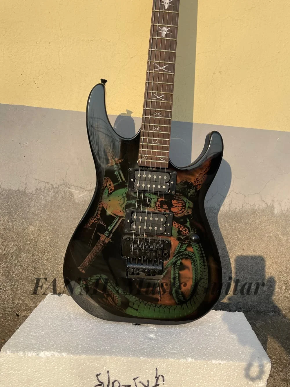 Black guitar, Tremolo bridge, HH pickups, black tuner, solid wood body  Signature Skull & Snakes, rosewood fretboard