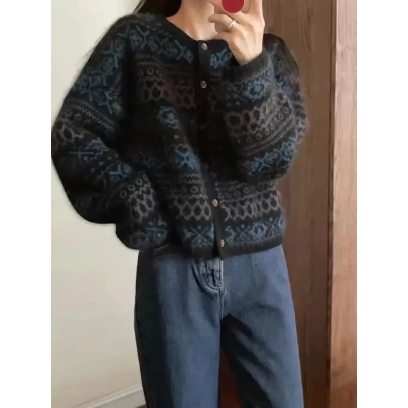 French Soft Waxy Retro Jacquard Sweater Short Cardigan 2025 New Women's Style Unique Button Top