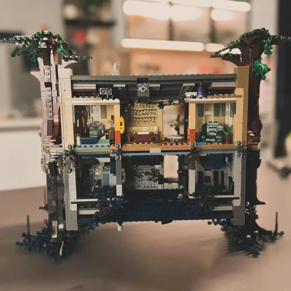 

New product Strange Story surrounding the upside-down difficult to assemble horror model boy 75810 11370 building block toy