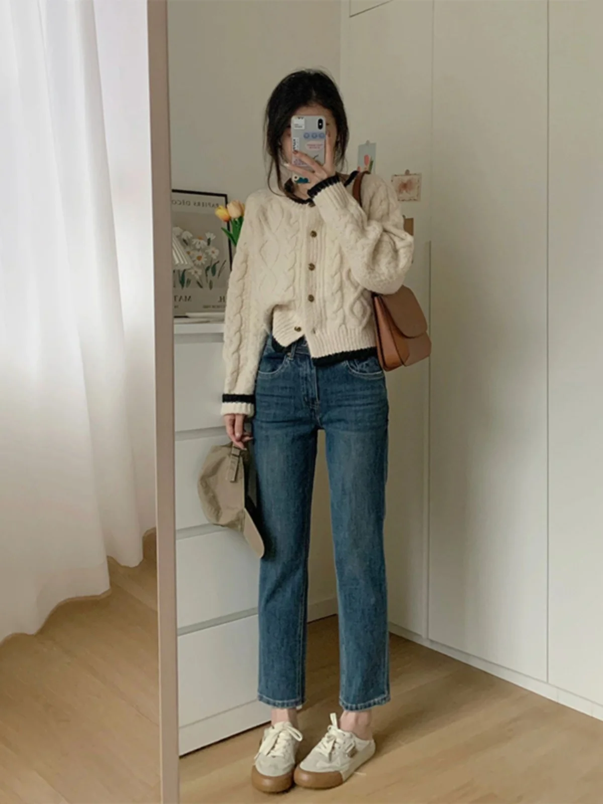 

Женский вязаный кардиган-пальто на раннюю осень 2025 года: утолщенный дизайн, премиальное качество, элегантность