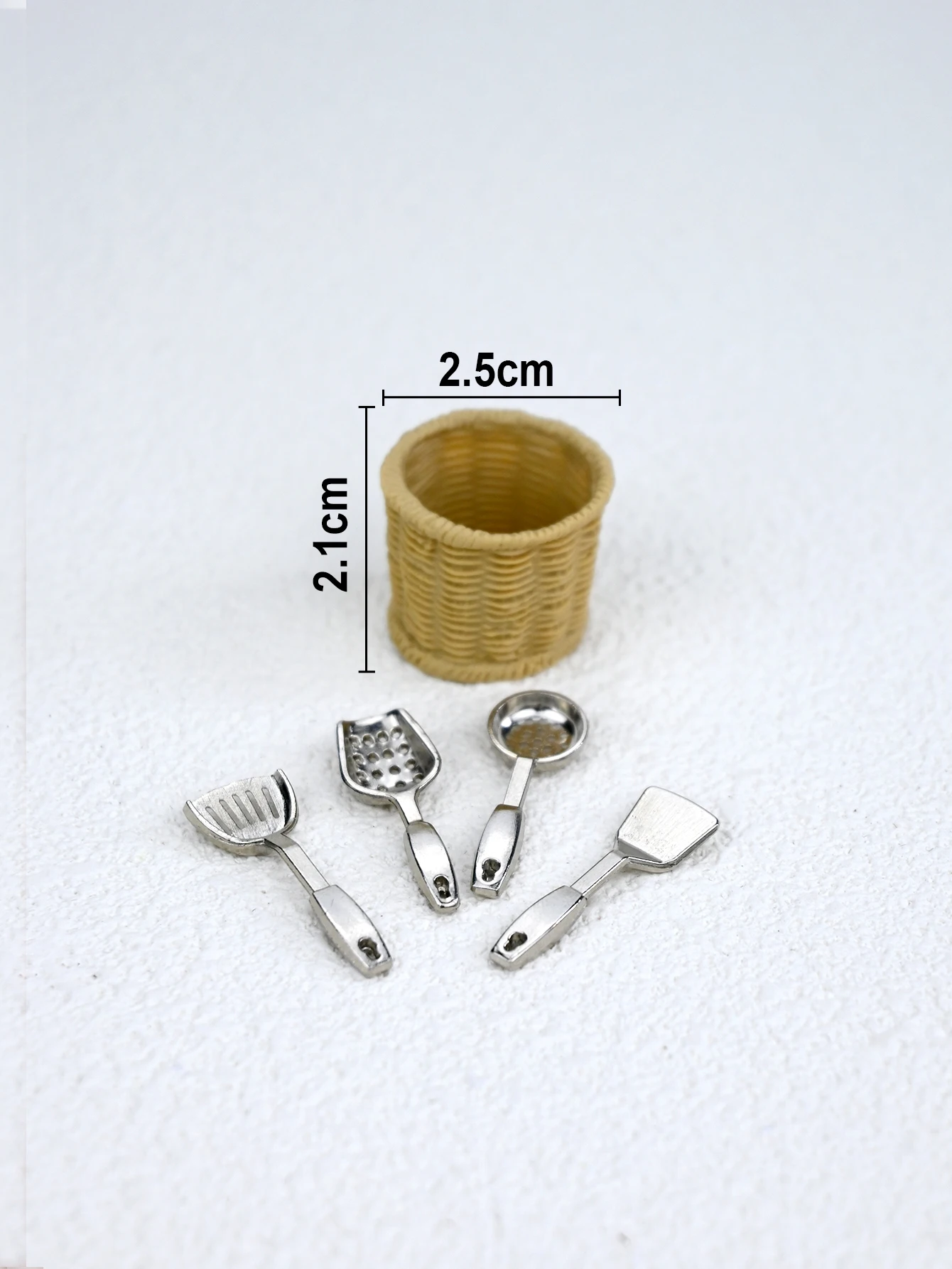 A Set of Four Miniature Kitchen Utensils, Dollhouse Dollhouse Accessories, Dollhouse Toys, Toy House Decorations, Miniature Food Toys, Photography Props, Micro-Landscape Decorations, Miniatures Decorations, Small Gifts, Giveaways, Home Decor Items view 3