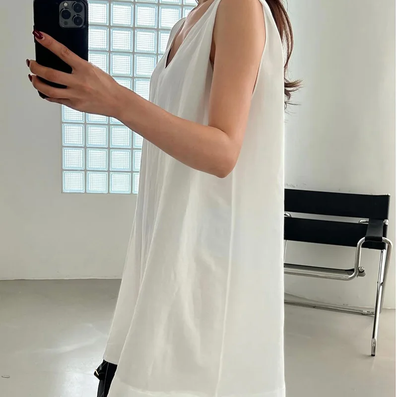 Französischer Stil, lockeres Kleid mit V-Ausschnitt, 2025, Damen-Sommermode, ärmellose Spitzen-Trägerkleider, neue einfache, lässige, solide Kleider