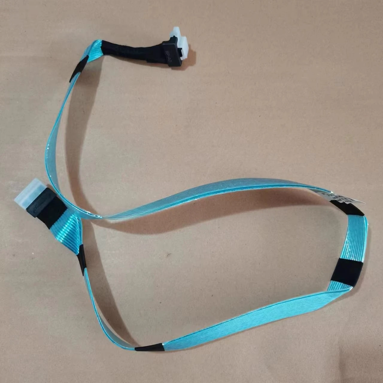 

For Dell R940XA server 24-bit, left cable MT4X9