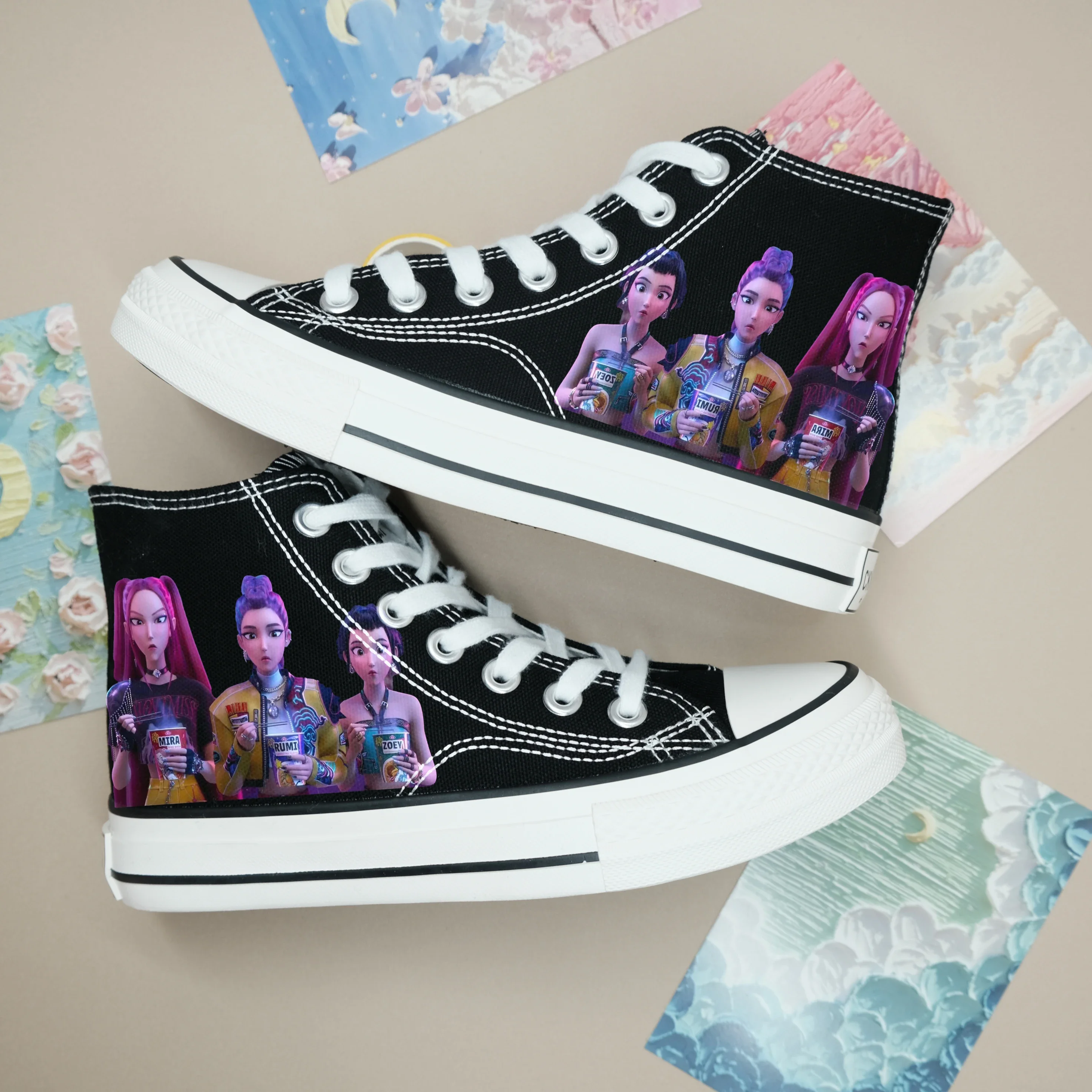 

Повседневная парусиновая обувь с милыми героями мультфильмов для женщин и девочек KPop Demon Hunters, мягкая спортивная обувь, подарок подруге, размер ЕС 35-44