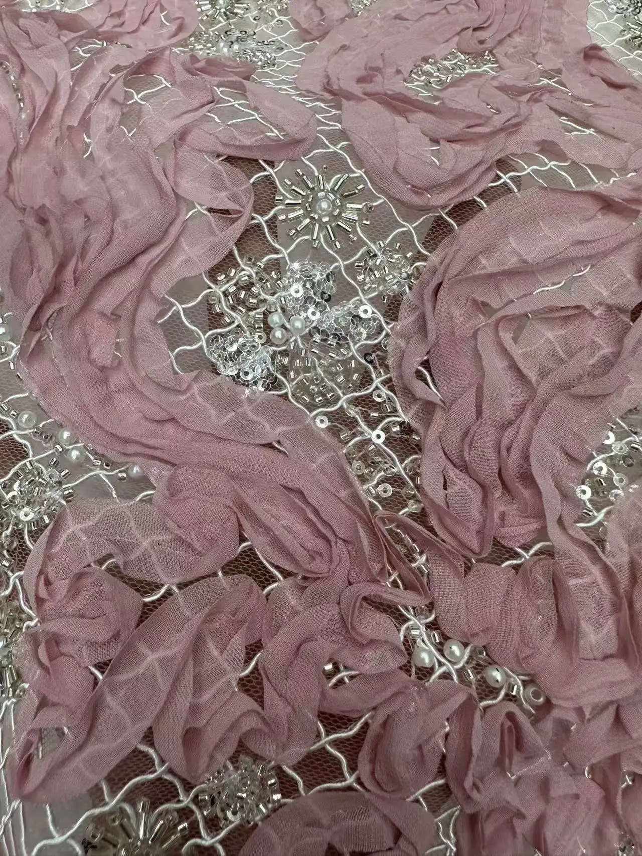 ผ้าลูกไม้ปักลายขนนก 3 มิติ แฟชั่นแอฟริกัน ประดับลูกปัด ผ้าลูกไม้คุณภาพสูง ปี 2025 ผ้าปักเลื่อมสไตล์ฝรั่งเศส ไนจีเรีย สำหรับตัดเย็บเสื้อผ้า T1555