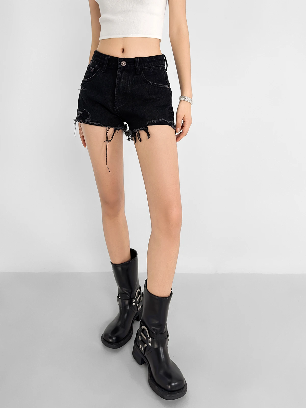 

Women 2024 Summer Irregular Distressed Denim Shorts Frayed Edges High Waisted Wrap Hip Solid Slim Leisure Versatile Shorts IFDB