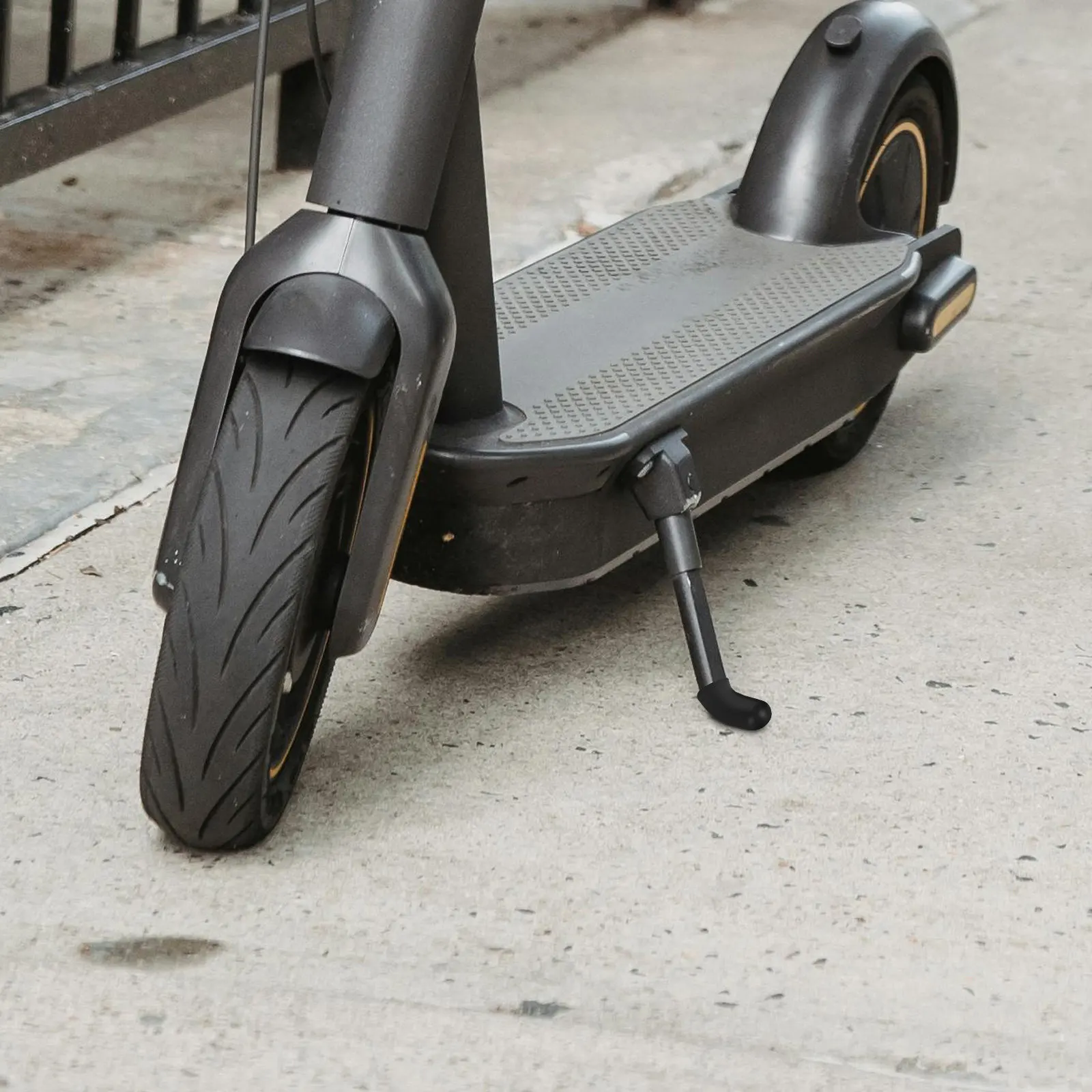 

2 шт. черные силиконовые противоскользящие накладки на опоры электросамоката для улучшения устойчивости при парковке