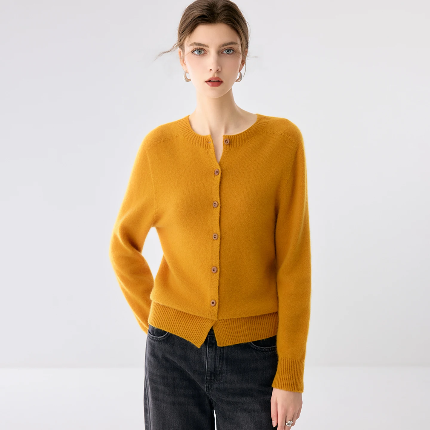 Women's Autumn Winter 100% Cashmere Cardigan Sweater Round Neck Single Breasted Wooden Buttons Solid Relaxed‑Fit Knit Outerwear