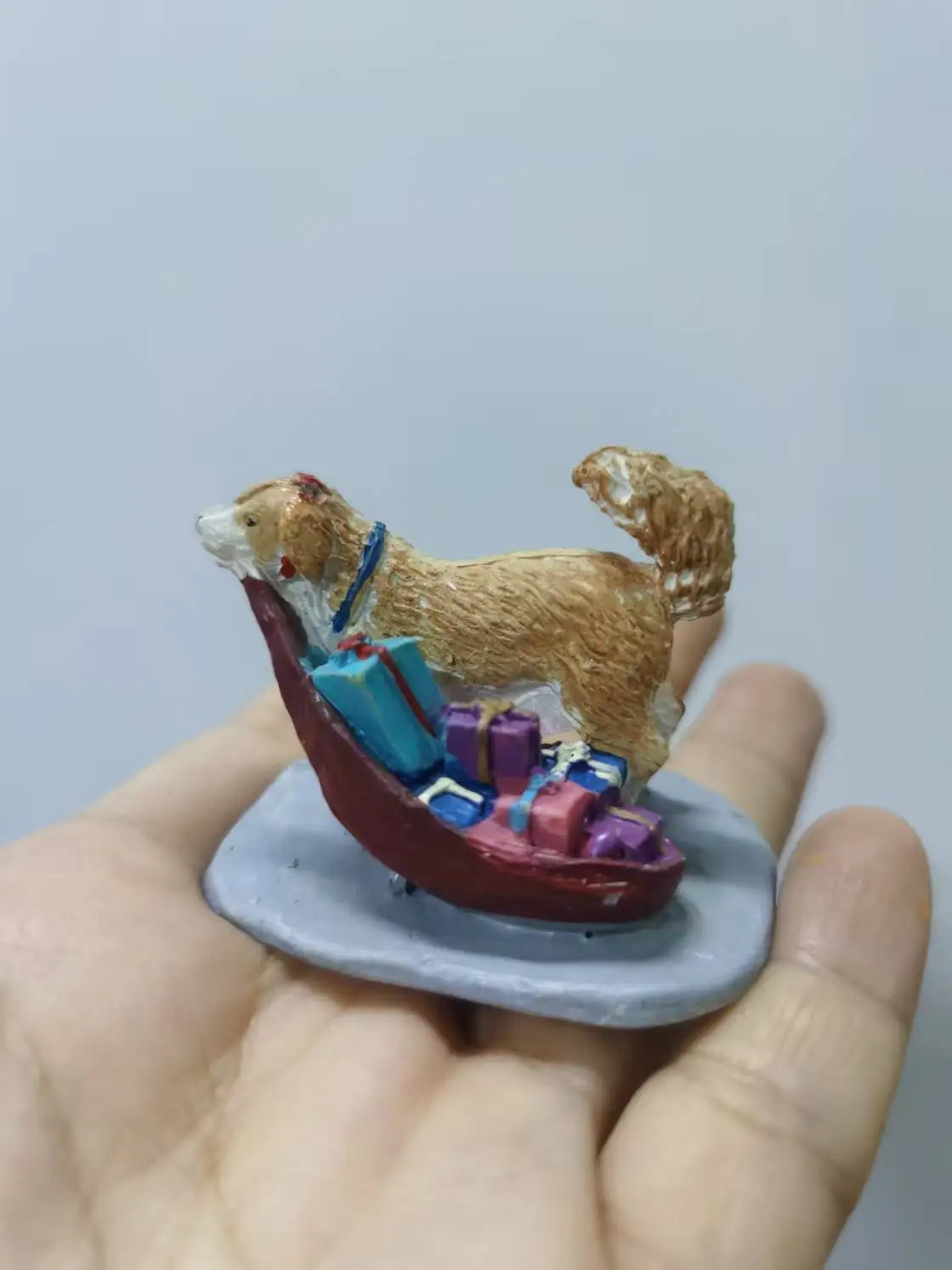 resin figure mental psychological sand table game box court therapy a dog  carry a  bag  of  gift