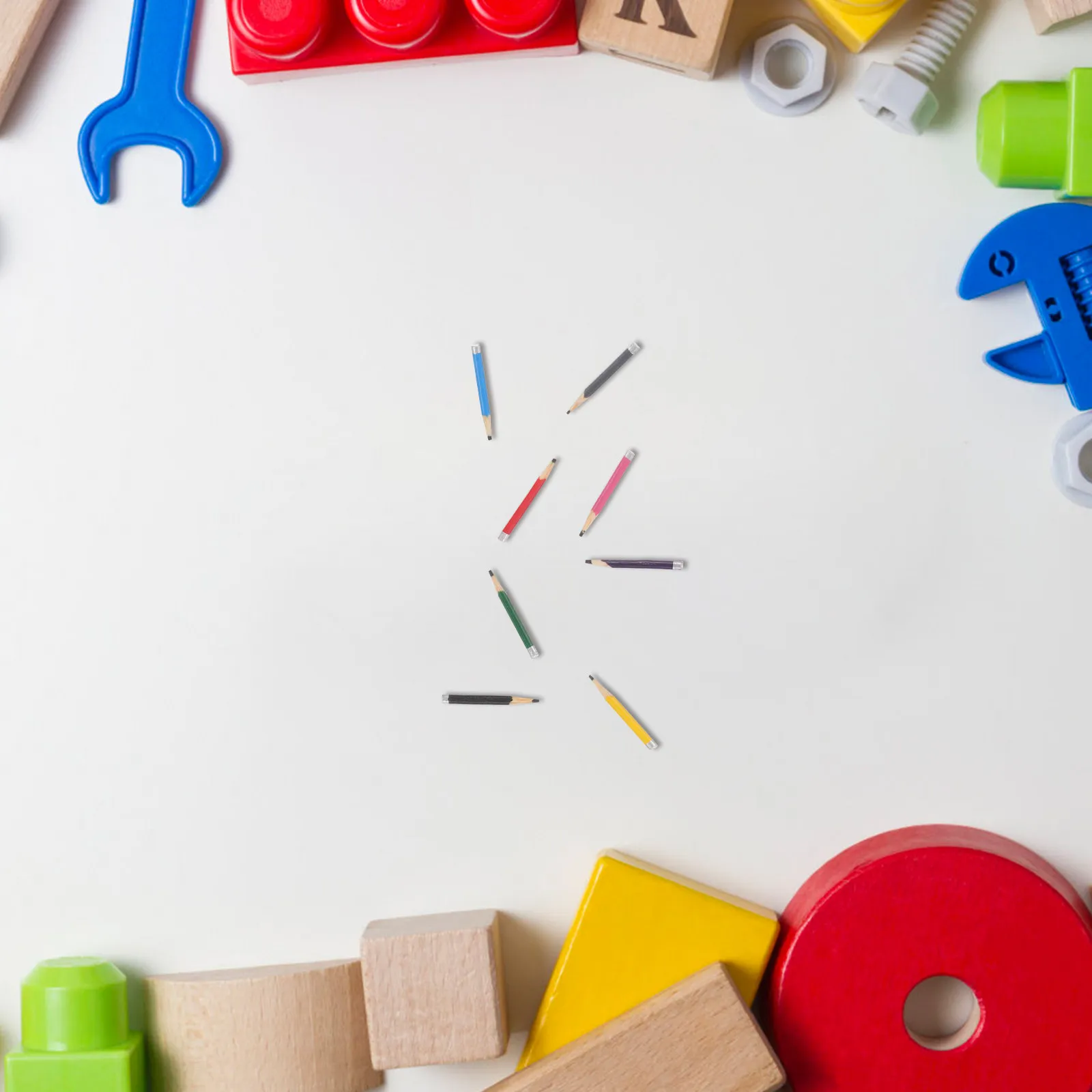 

Набор из 8 миниатюрных цветных карандашей: креативные мини-канцелярские принадлежности для школы, офиса, домашнего декора, реалистичные цветные карандаши