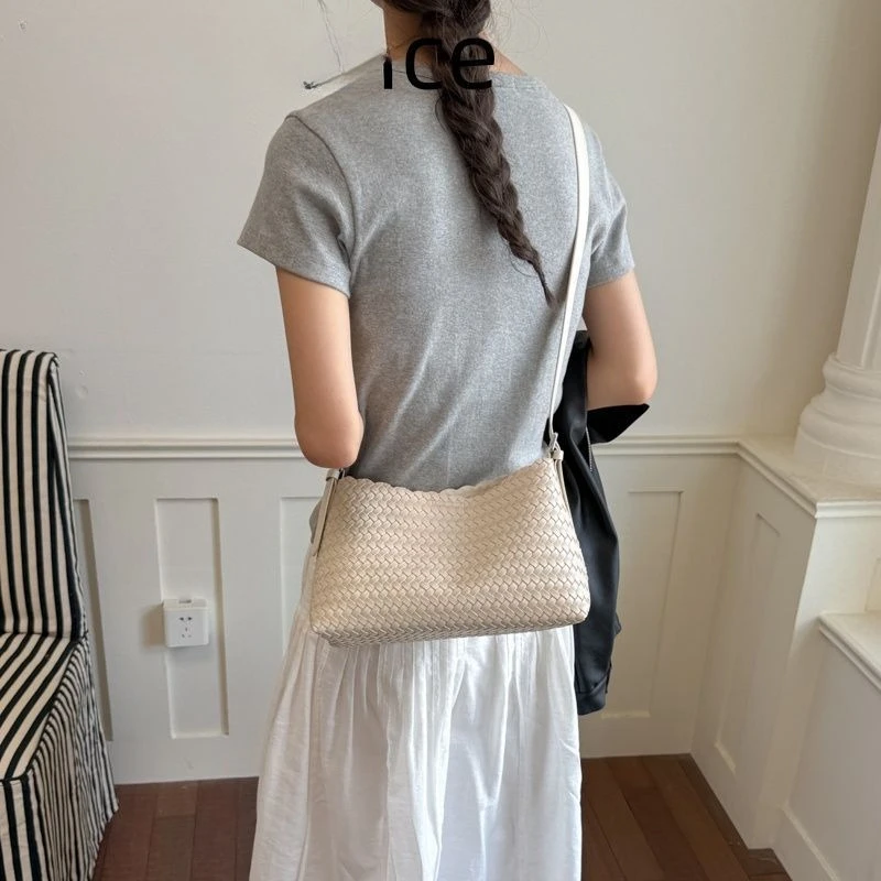 Niche New Bag 2026 Versatile Fashion Pack Versatile Premium Underarm Bag Commuter One Shoulder Package Bucket Bags