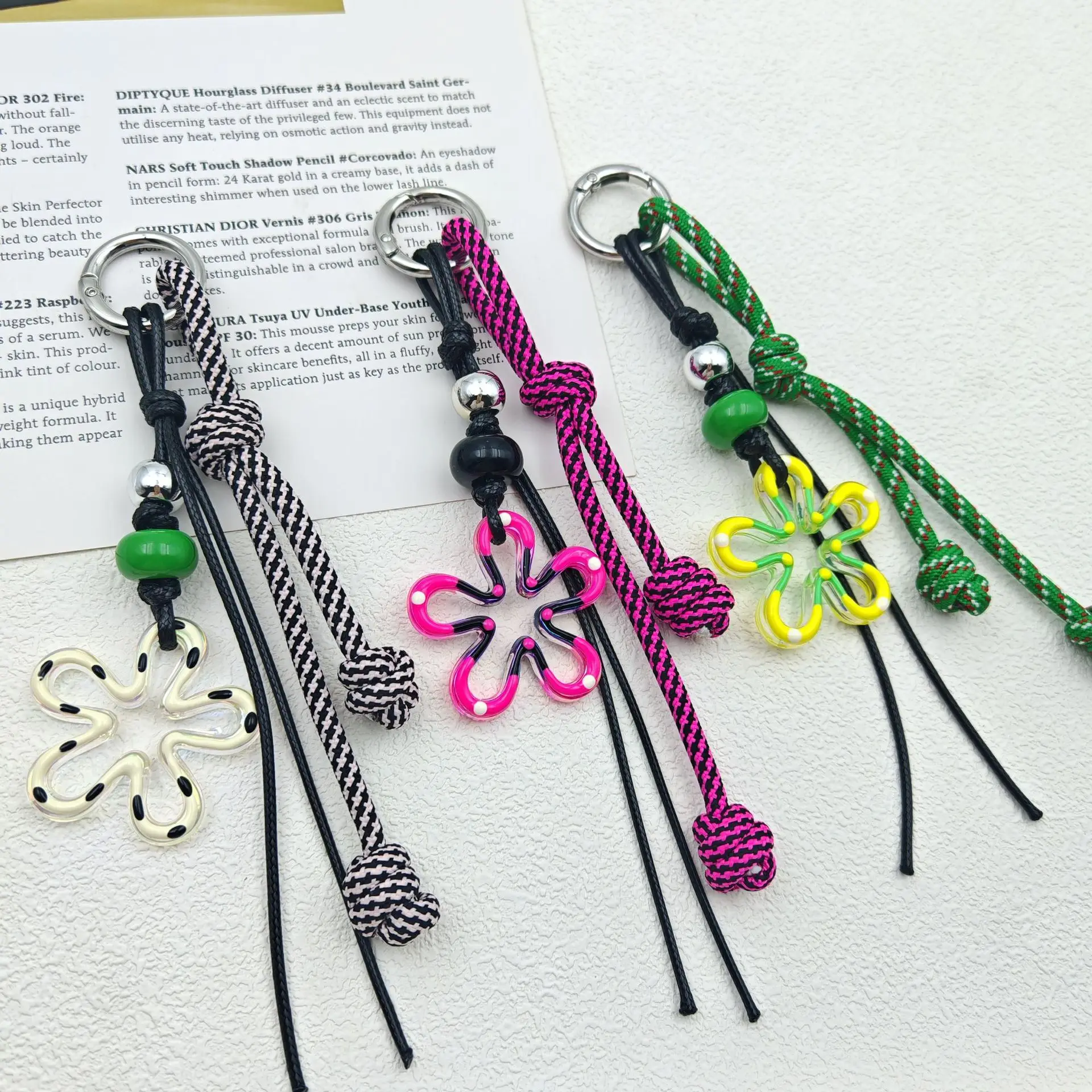 

2025 Spring and Summer New Simple Color Dopamine Small Fresh Color Flower Braided Rope Bag Pendant Mobile Phone Chain
