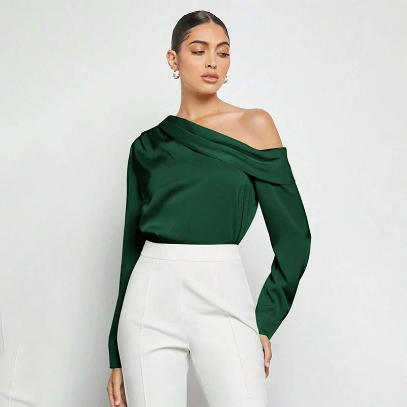 

Европейская и американская мода весна-лето: однотонная блузка с открытыми плечами и асимметричным длинным рукавом для офиса.