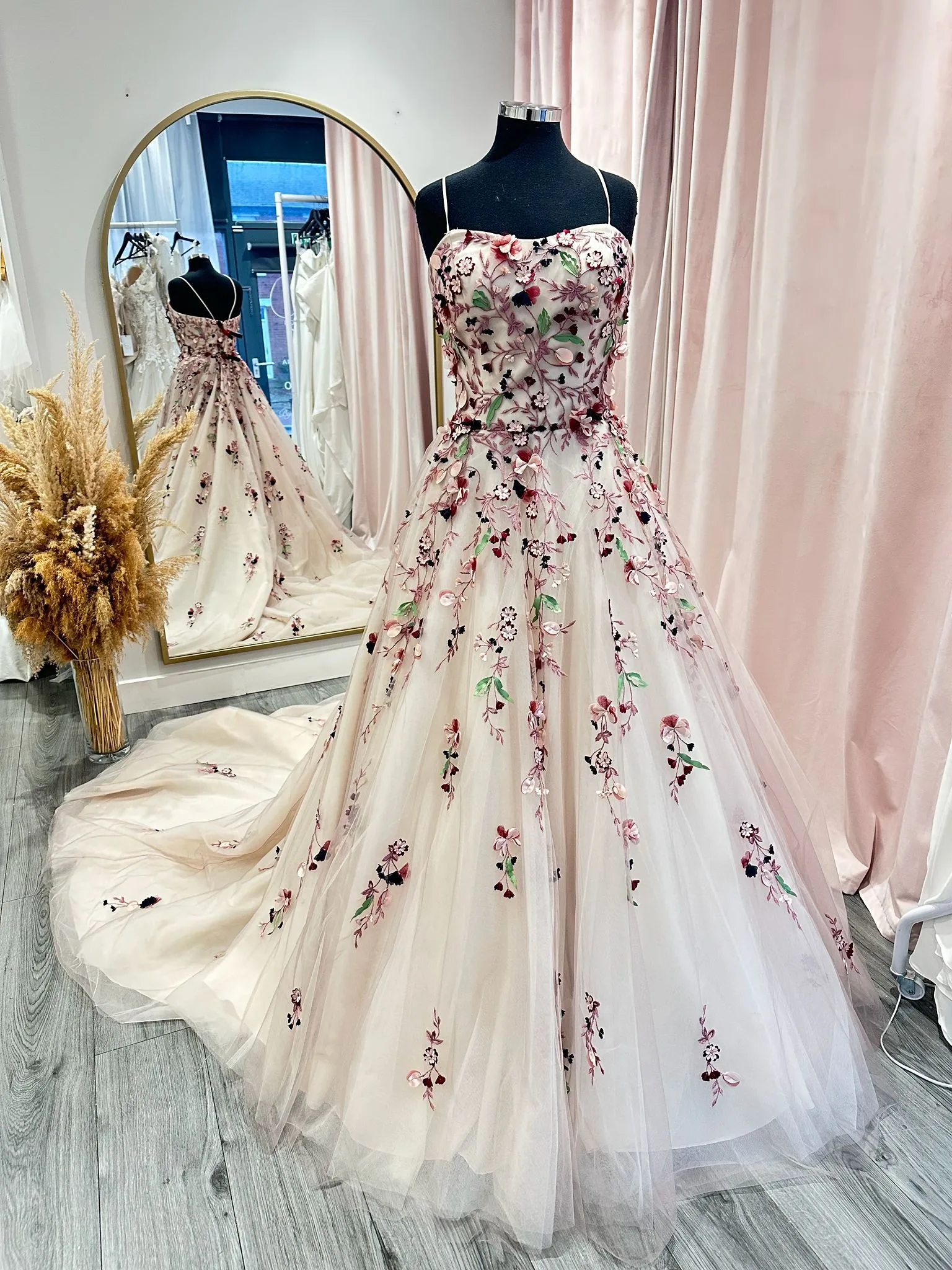 Personalizado 2026 feminino elegante vestido de princesa alça de casamento querida bordado adesivos fio bordado novia