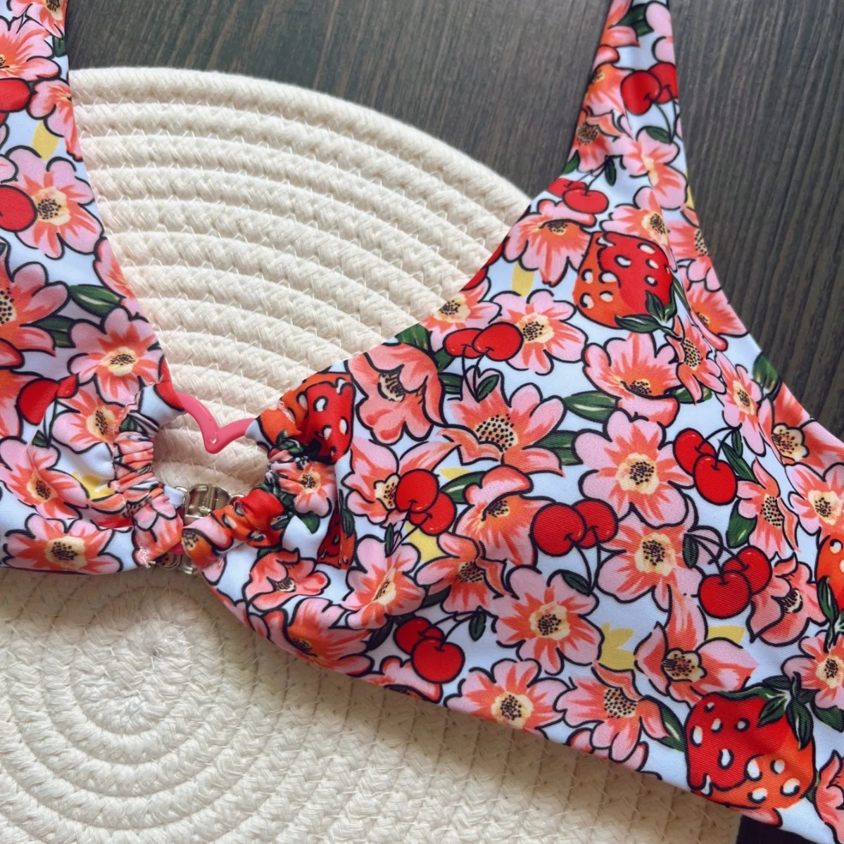 2025 Hot Style Love Strawberry Print bikinipak met bandjes Europese en Amerikaanse mode