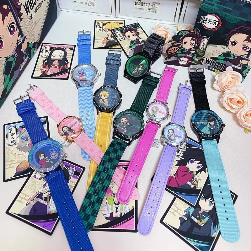 

В наличии: Оригинальный набор-сюрприз Kimetsu No Yaiba (Кимэцу Но Яиба) — аниме-аксессуары, подвески, наручные часы, игрушки-сюрпризы, подарок на день рождения