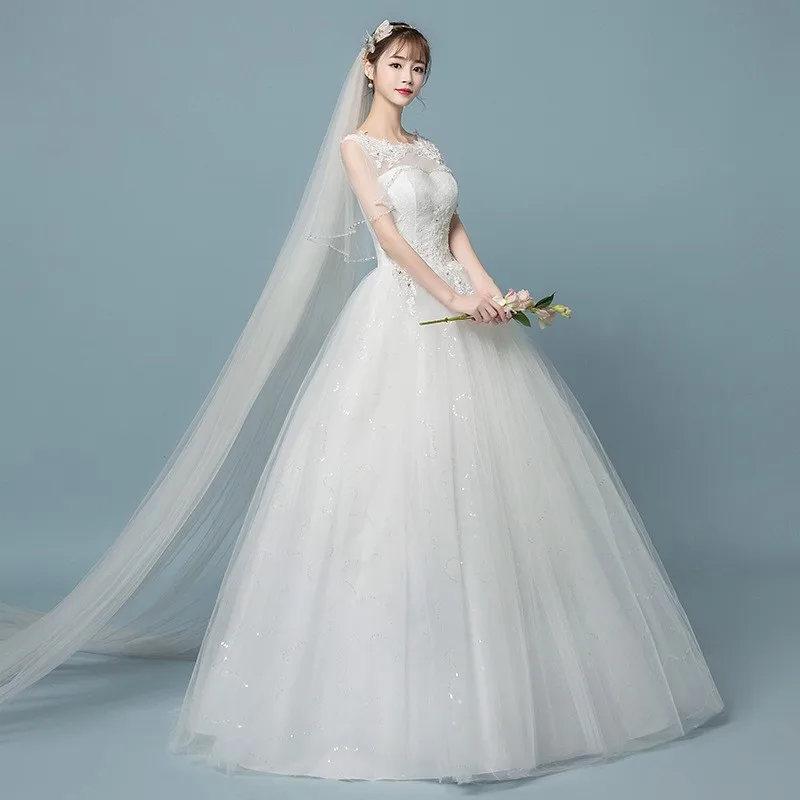 A new elegant and fashionable plus-size dress with double shoulders