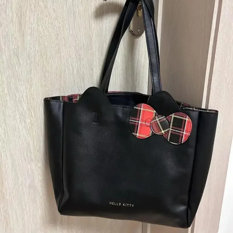 حقيبة حمل هالو كيتي المحمولة حقيبة كروس على شكل قلب الفتاة ذات سعة كبيرة تناسب الجميع حقائب كتف واحدة للمرأة الكرتونية