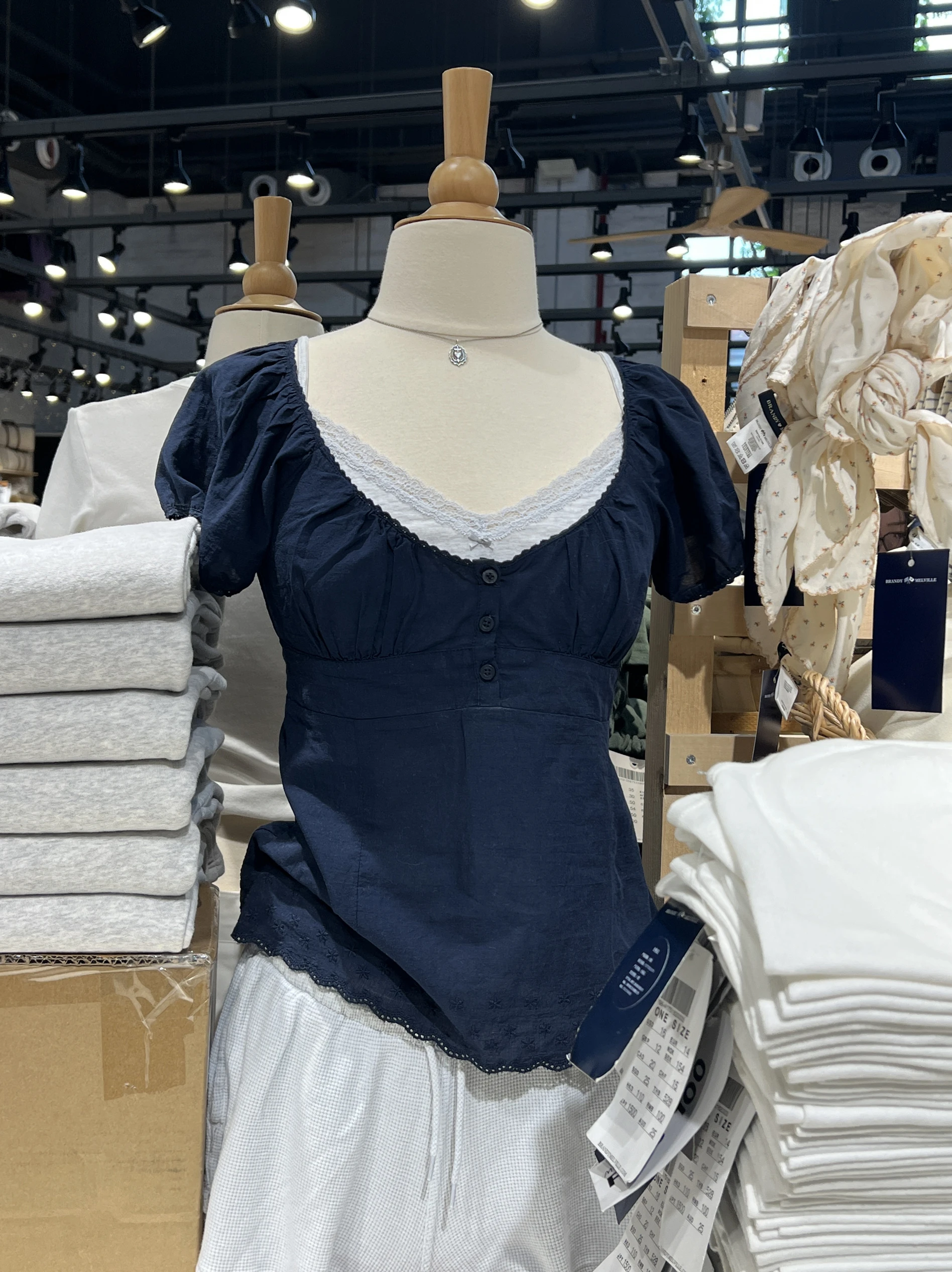 

Lace Trim Embroidery Navy T-shirt Women Three Buttons Folds Square Collar Puff Sleeve T-shirt Summer Sweet Casual Vintage Blouse