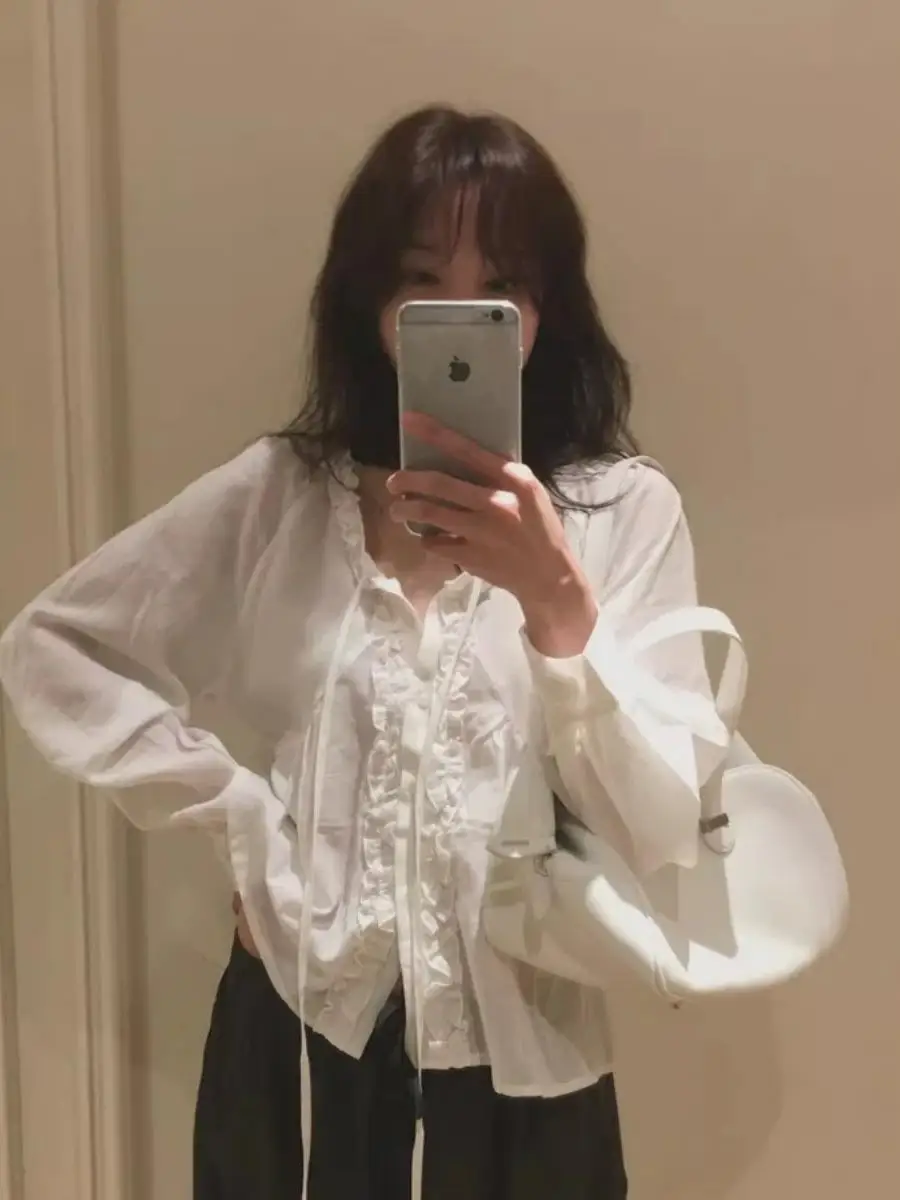 

Легкий женский топ East Gate Wood Ear Dstring See Tough Sirt с V-образным вырезом и рукавами-фонариками для защиты от солнца