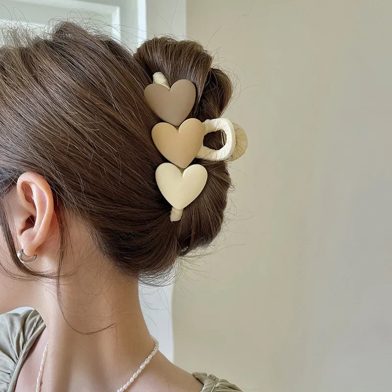 Grampo de cabelo gradiente doce para meninas, versão coreana em forma de coração, verão, simples e versátil, pega tubarão, novo modelo, 2024