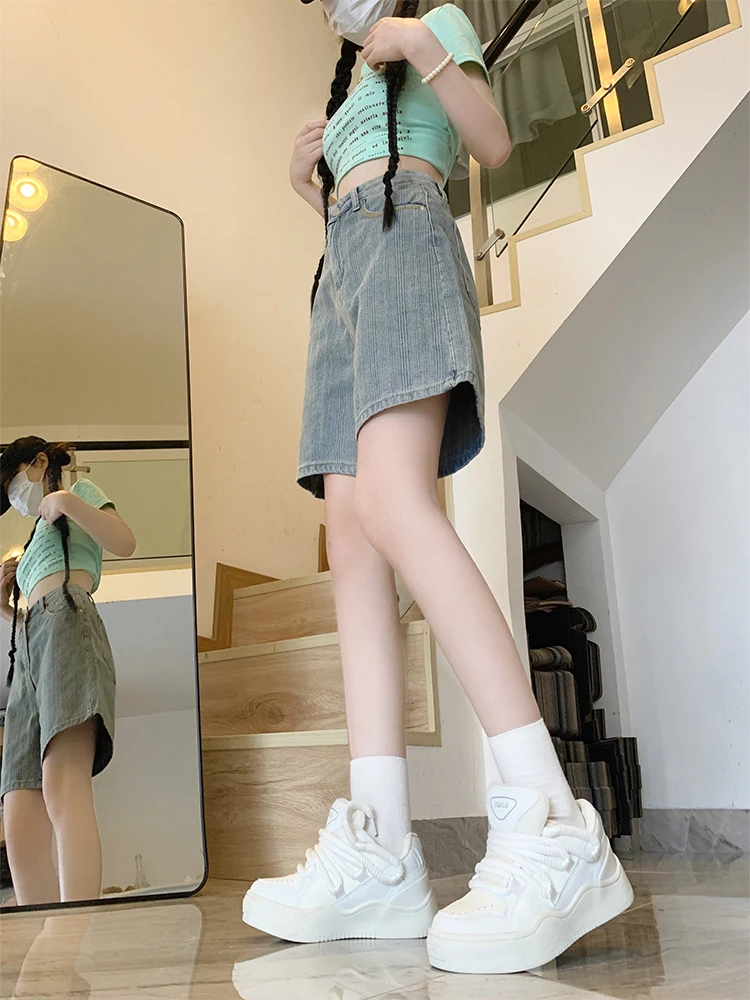 กางเกงยีนส์ขาตรงทรงหลวมเอวสูงลายทางสีอ่อนสไตล์วินเทจสำหรับผู้หญิงใส่หน้าร้อน