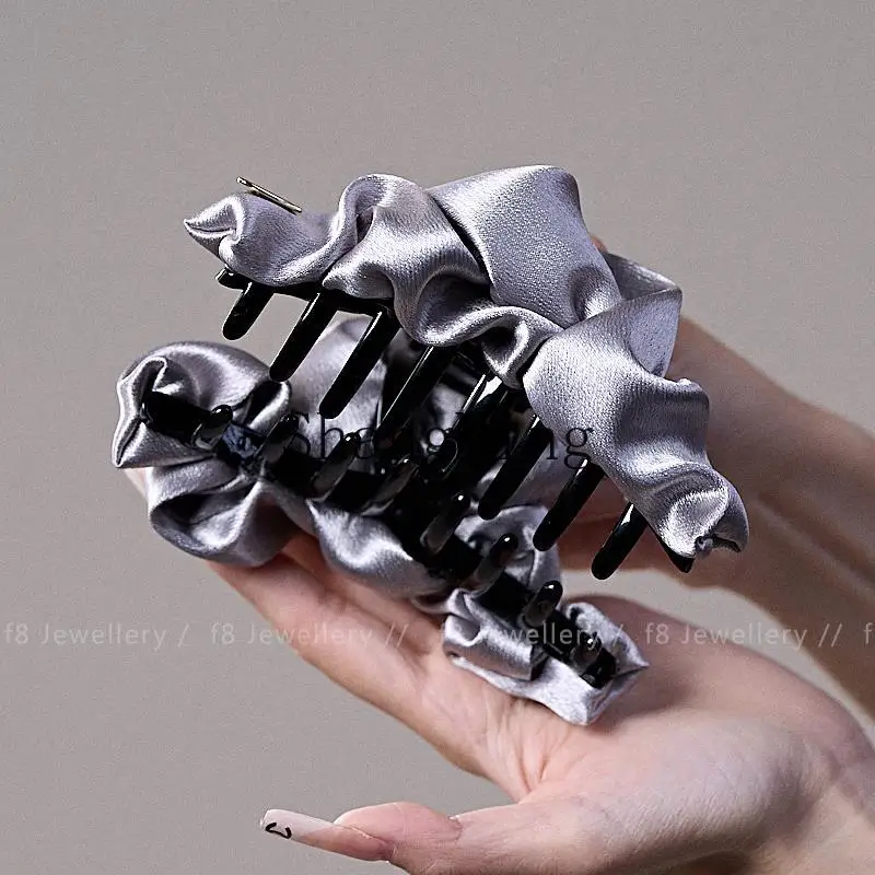 

HJ temperament cloud pleats grab clip women's high-end feeling new light luxury back head hair clip shark clip headdress