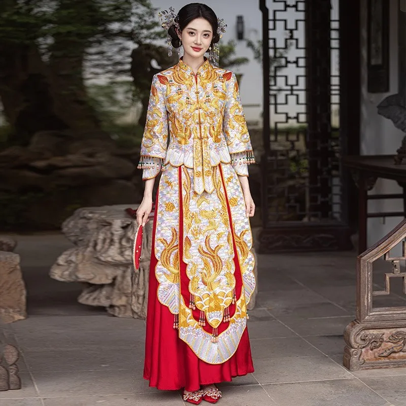 

The new style of dragon and phoenix gua a traditional Chinese wedding dress is now available as King Gua