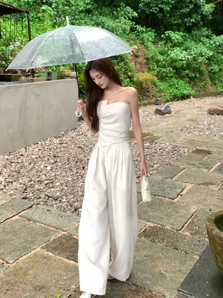 

Летний женский комплект 2025: Брюки с широкими штанинами и топ с асимметричными складками на груди, универсальный модный ансамбль с высокой талией, белый цвет