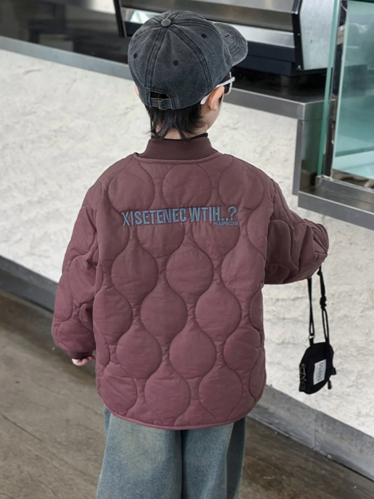 

Стеганая хлопковая тюнет для мальчиков, осенне-зимняя легкая модная корейская лоскутная вышитая молодежная верхняя одежда, пальто