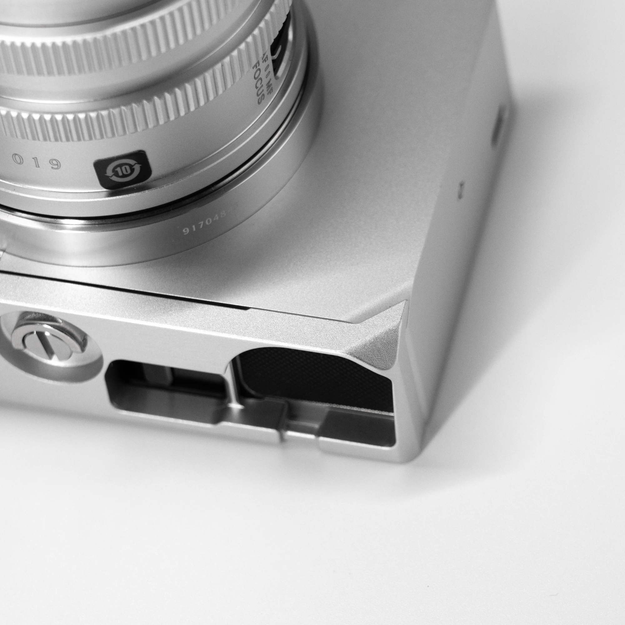 YUWOOD BF Kamerakäfig L-förmige Montageplatte mit Griff für Sigma BF Schwarz/Silber, Daumengriff mit Multifunktionsgurtloch – Detail 17