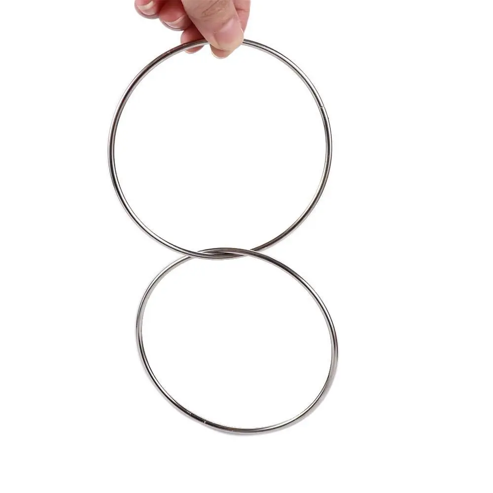 Joke Props เครื่องมือ 4 ชิ้นเล่นของเล่น Close - up Magic Props Classic Magic Iron Hoops แหวนโลหะแหวนเหล็ก Magic แหวน