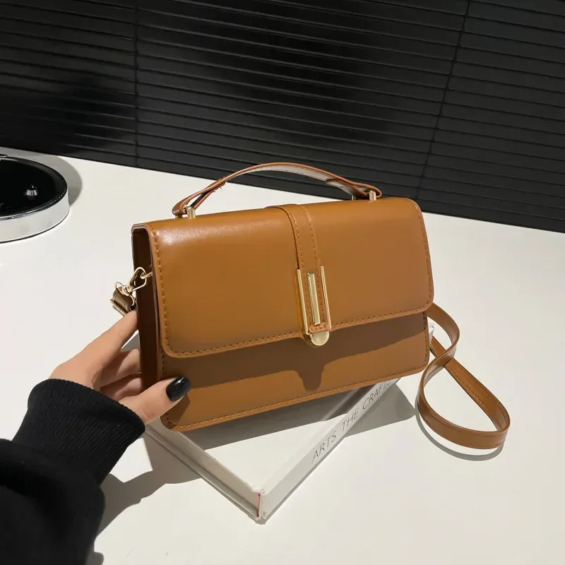 Stylish and simple commuter shoulder bag casual retro small square bag